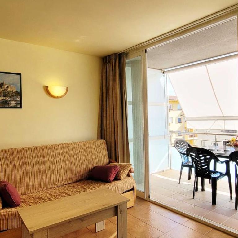 Miami II - One-Bedroom Apartment with Balcony and City View - 10