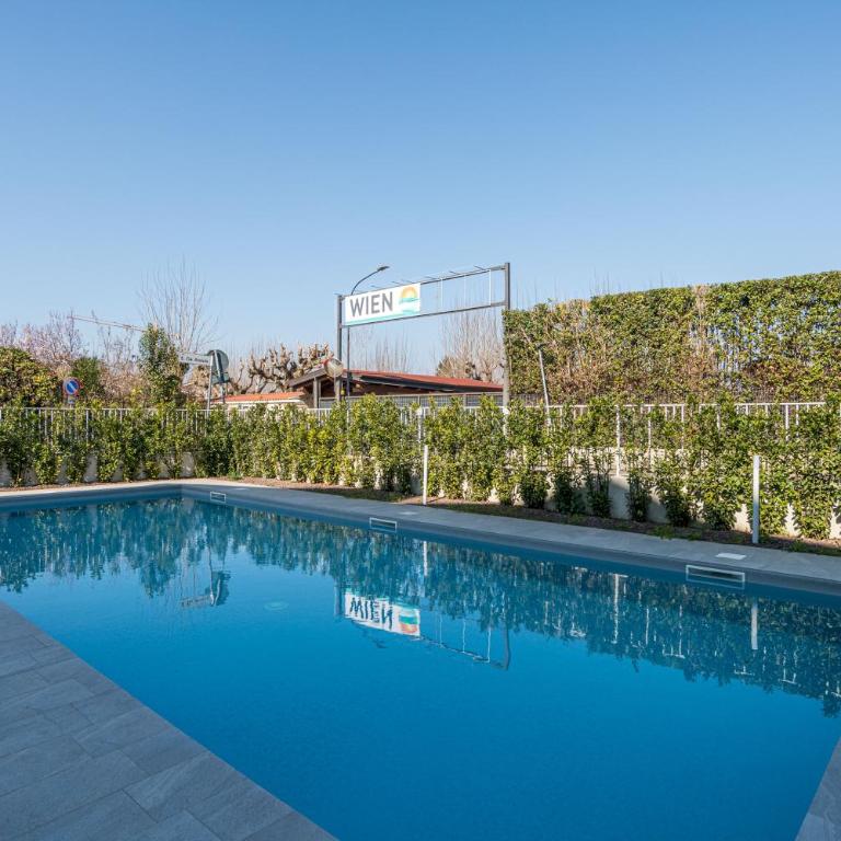 GuestHost - Flat 100m from Lake with Swimming Pool - Appartamento con 2 Camere da Letto - 1