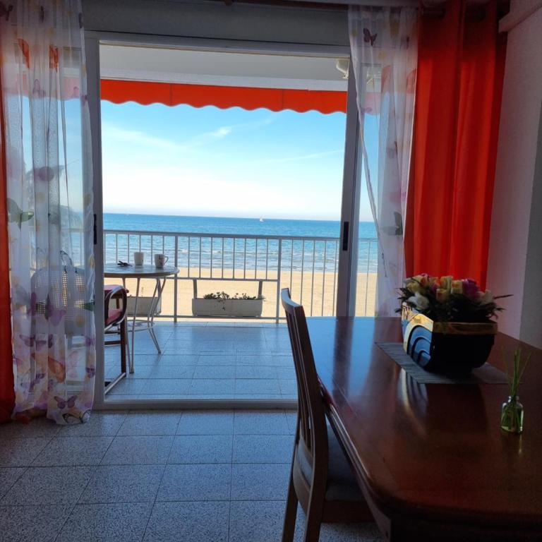 Beach view apartment in Cullera - Three-Bedroom Apartment - 29