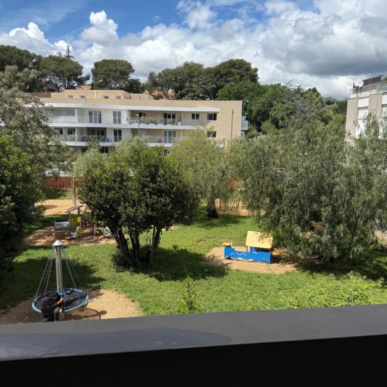 charmant 3 pièces neuf SUR JARDIN piscine débordement en Rooftop VUE MER ET MONTAGNES parking gratuit climatisation 2 CHAMBRES - Appartement 2 Chambres - 28