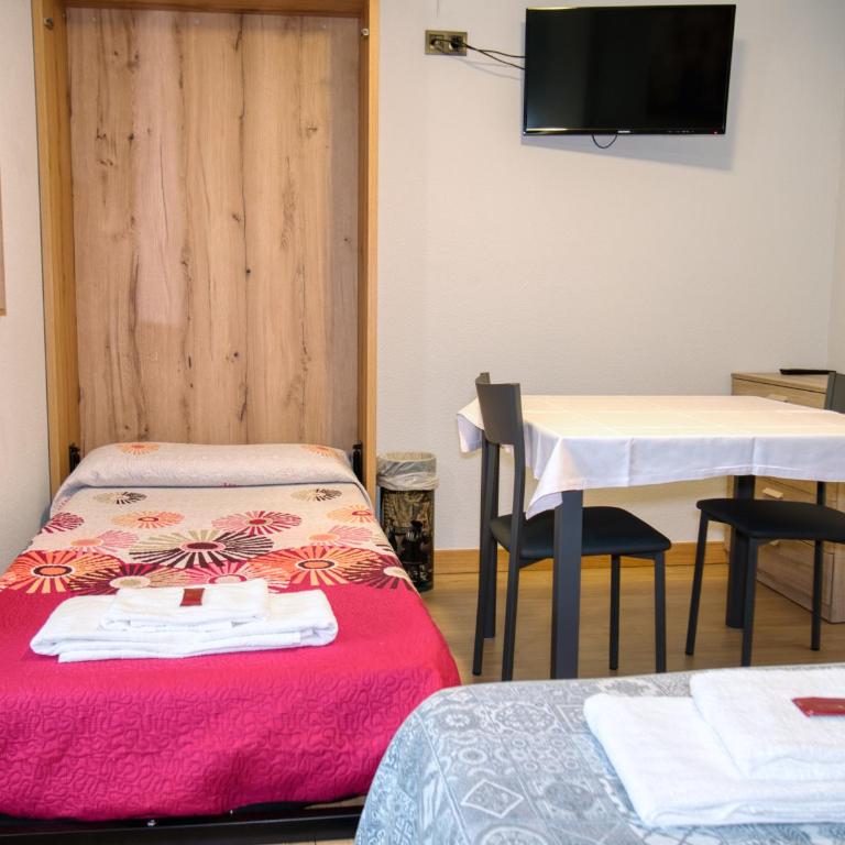 Pensión Meson del Barro - Pamplonabeds - Habitación Triple con baño compartido - 12