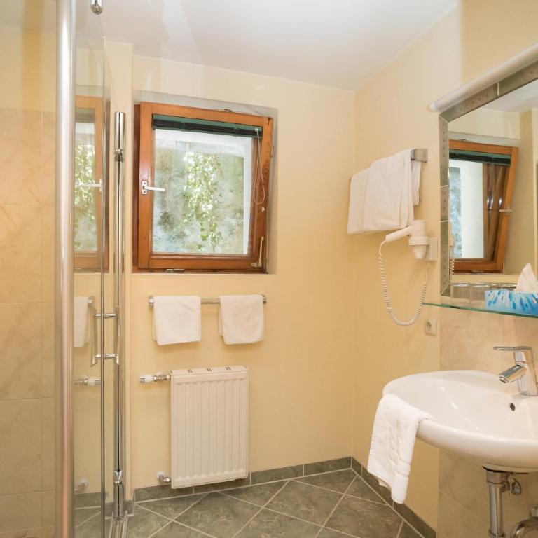 Fürbaß Haus - Double Room with Balcony - 5
