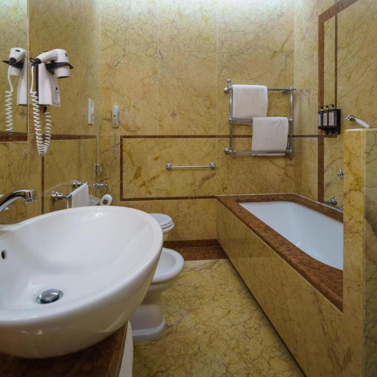 Eurostars Hotel Excelsior - Suite Spaziosa con Vista Mare - 1