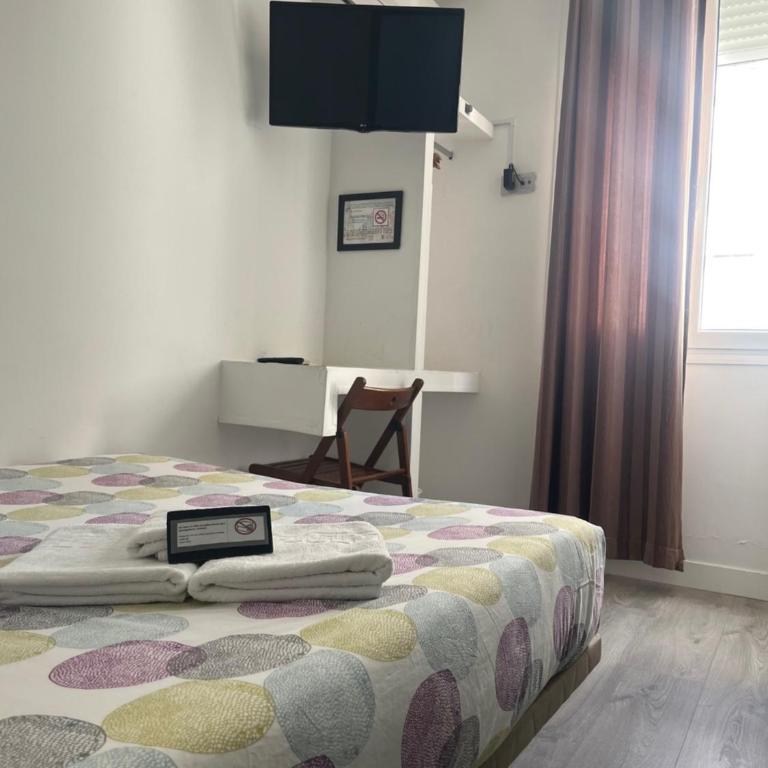 Hostal Abril Madrid - Habitación Doble Pequeña - 14