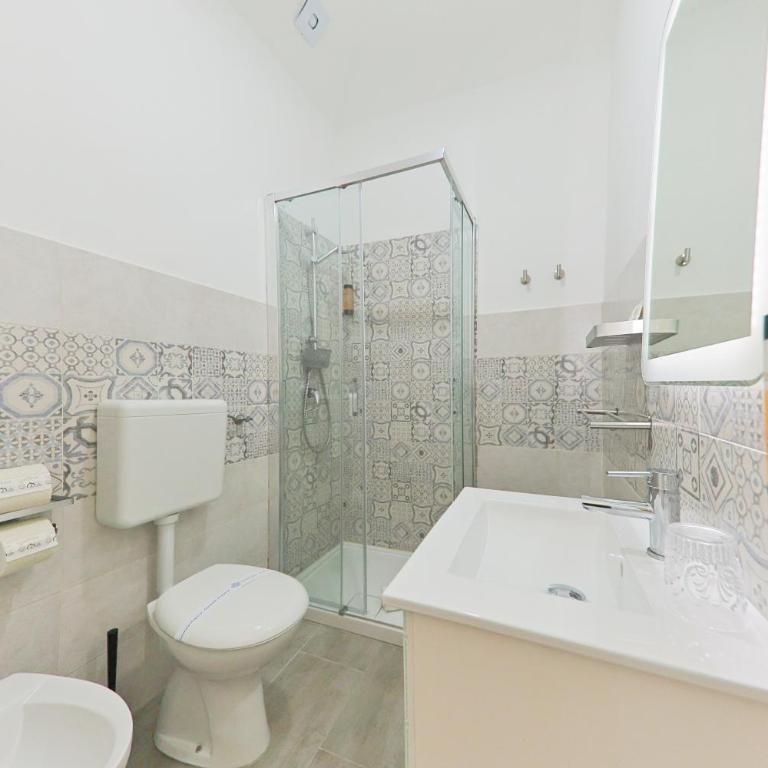 Casanova Rooms and Apartment to Rent - Camera Matrimoniale con Balcone - 6
