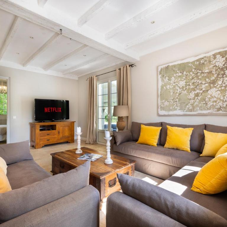 Spacious villa in Tourrettes-sur-Loup with Private Lake access Sleep 16 - Villa - 43