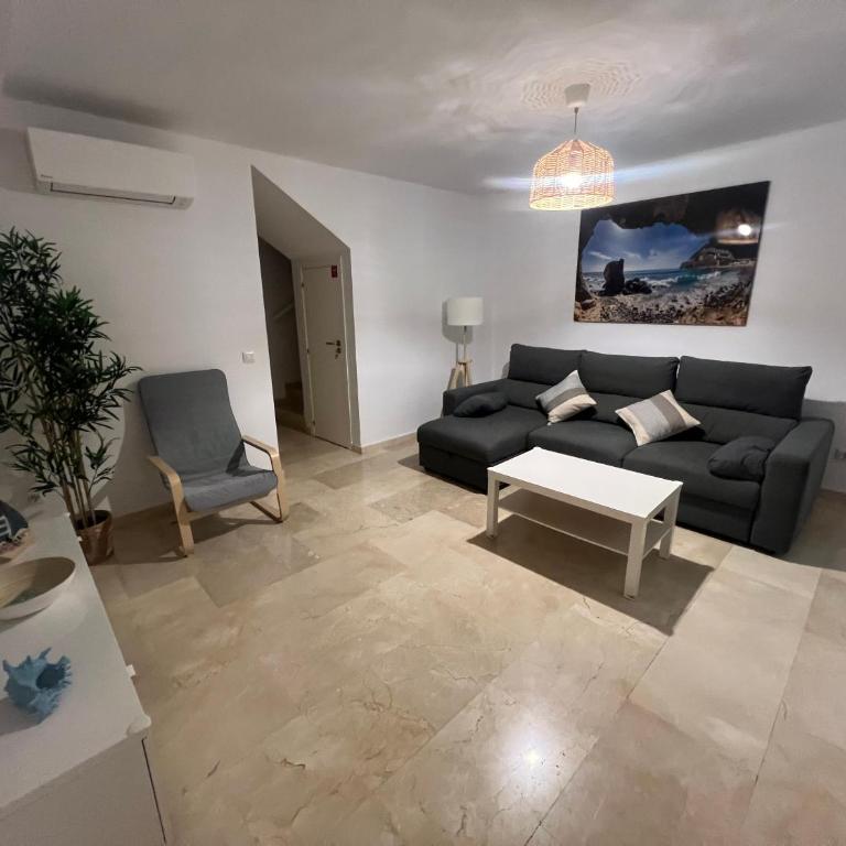 La Casa de Gala - Two-Bedroom Apartment with Terrace - 12