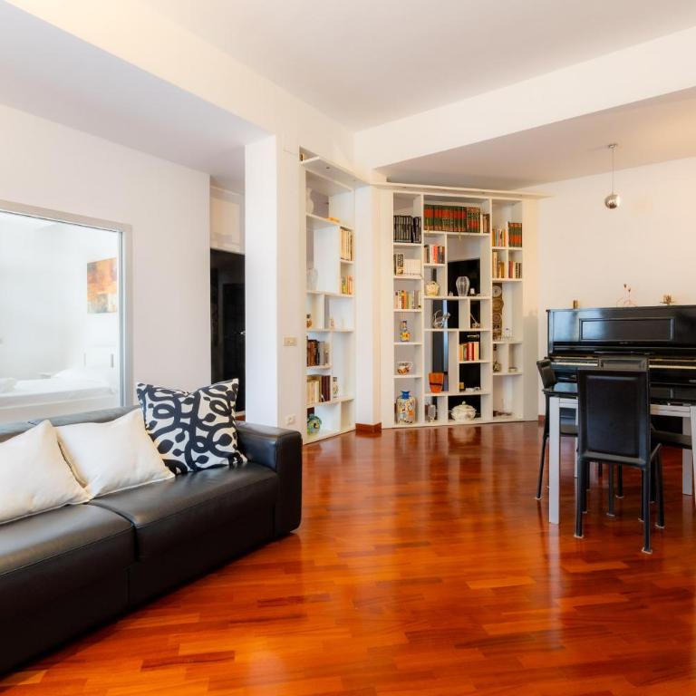 Romano Apartments - " Wood & Harmonies " - Luxury apartment right next to the METRO - Appartamento con 2 Camere da Letto - 3