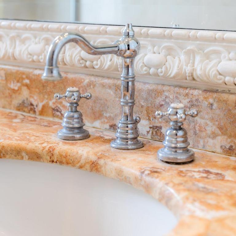 Romano Apartments - " Wood & Harmonies " - Luxury apartment right next to the METRO - Appartamento con 2 Camere da Letto - 24