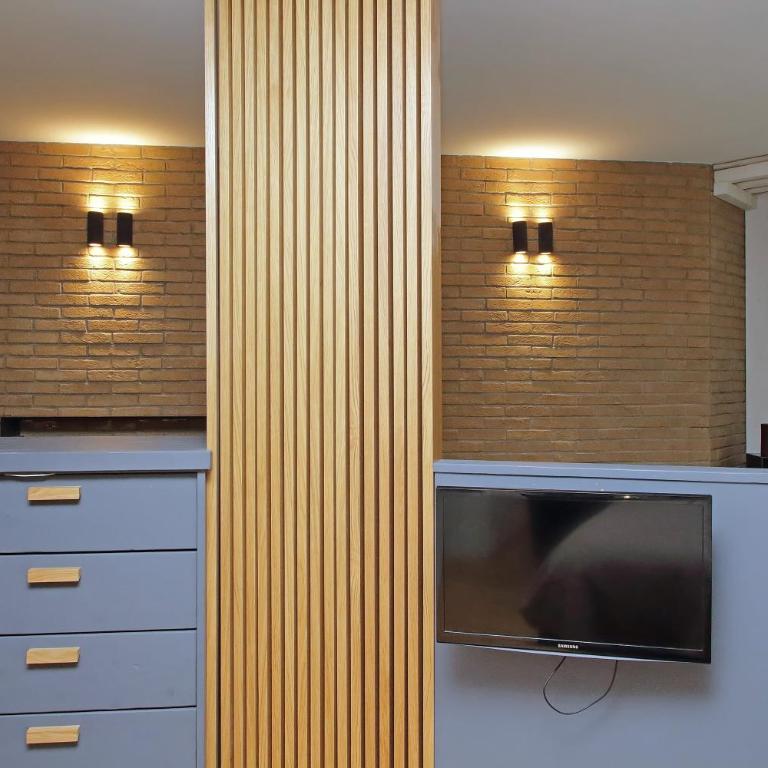 Onofrio - One-Bedroom Loft Apartment with One Queen Bed - 3
