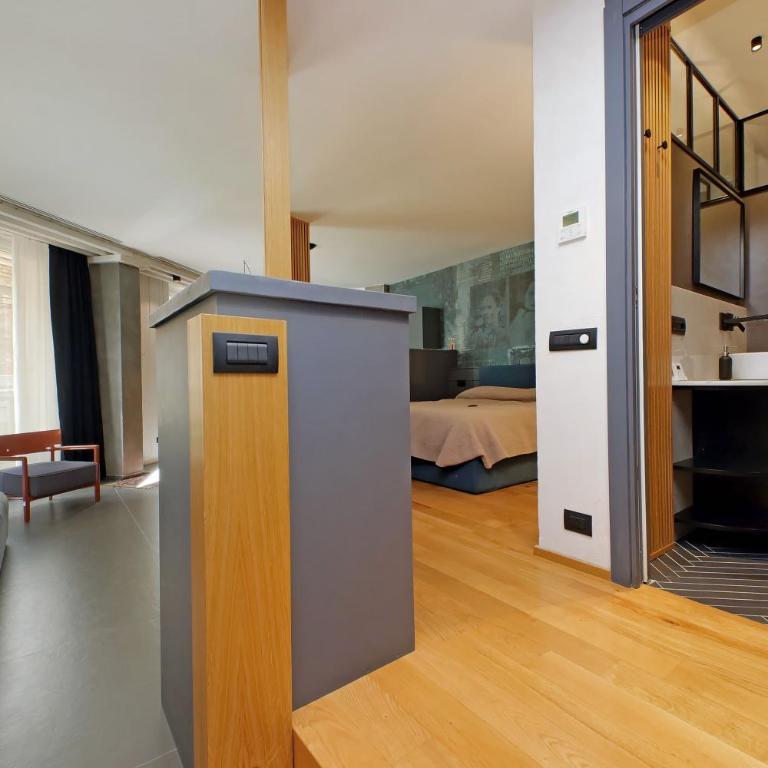 Onofrio - One-Bedroom Loft Apartment with One Queen Bed - 4