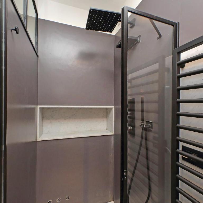Onofrio - One-Bedroom Loft Apartment with One Queen Bed - 11