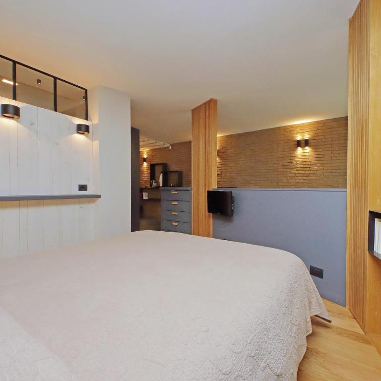 Onofrio - One-Bedroom Loft Apartment with One Queen Bed - 25