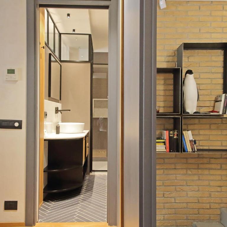 Onofrio - One-Bedroom Loft Apartment with One Queen Bed - 26