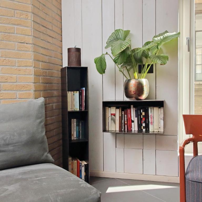 Onofrio - One-Bedroom Loft Apartment with One Queen Bed - 28