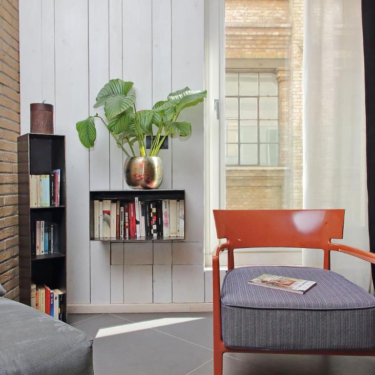 Onofrio - One-Bedroom Loft Apartment with One Queen Bed - 30