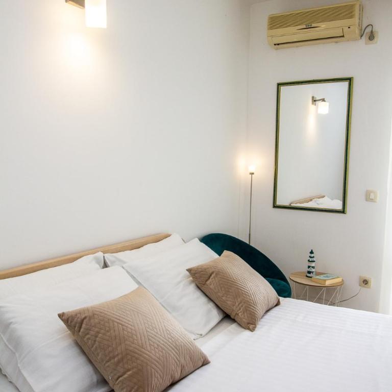Apartments Ardura - Double Room with Balcony - 9