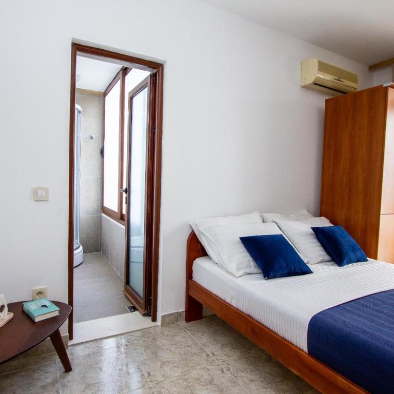 Apartments Ardura - Double Room with Balcony and Sea View - 3