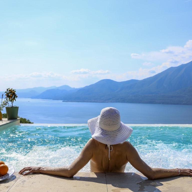 Podere Sabaina, Private Villa mit beheiztem Pool, Seeblick und 3 Wohneinheiten zur Alleinnutzung - Villa con Piscina Privata - 1