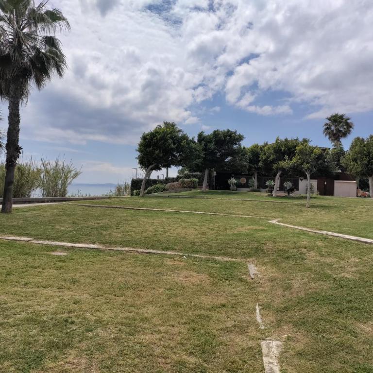 Beautiful 2-Bedroom Frontline Beach Apartment - Apartamento de 2 dormitorios - 33