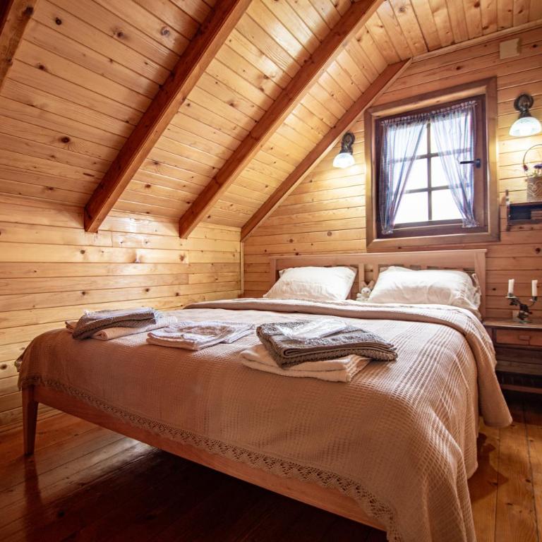 Private Cabin in the Woods - Three-Bedroom House - 20