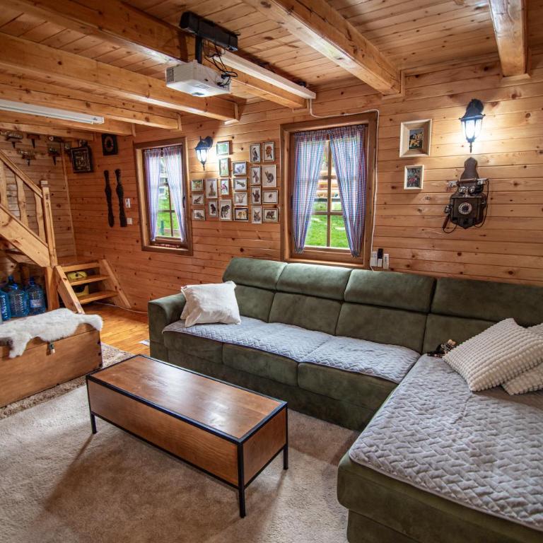 Private Cabin in the Woods - Three-Bedroom House - 4