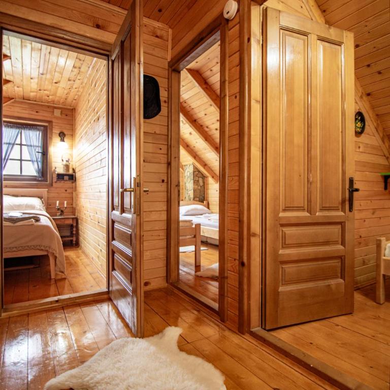 Private Cabin in the Woods - Three-Bedroom House - 18