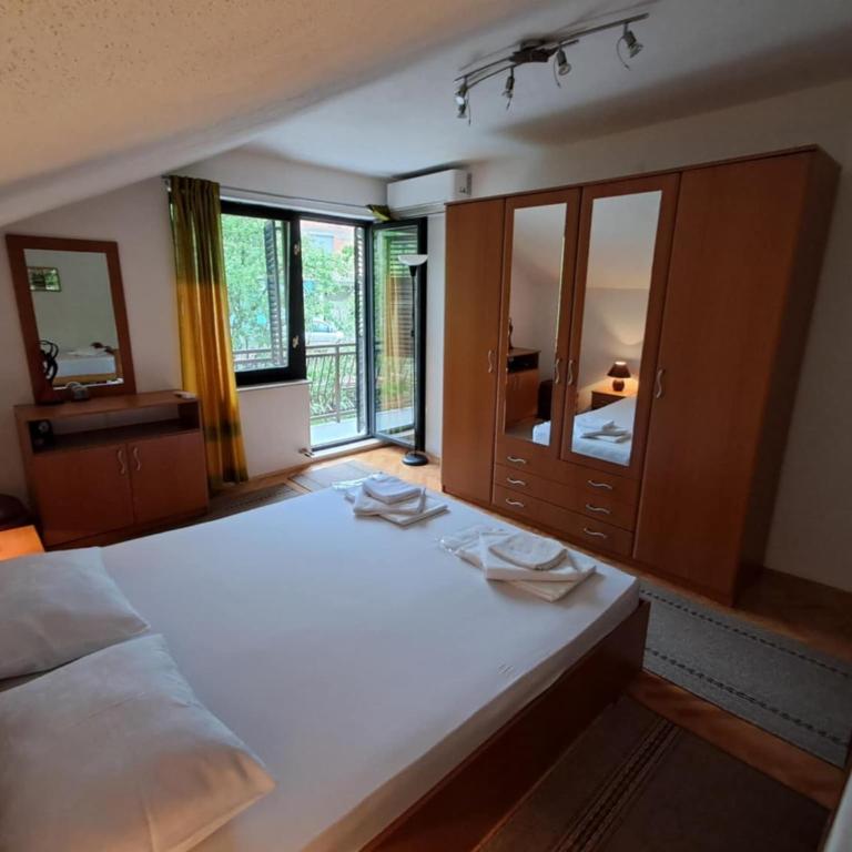 Kuca za odmor Amber - Three-Bedroom Townhouse - 21