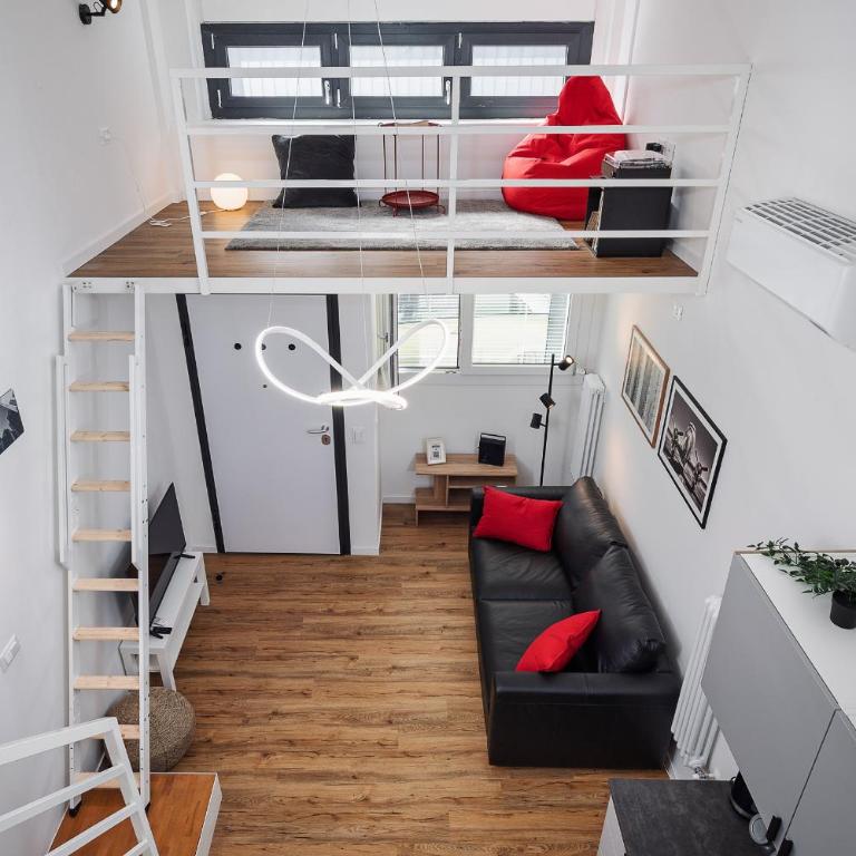 NEW - Loft 4 pax - 50m from Metro - Private Entry - Two-Bedroom House - 7