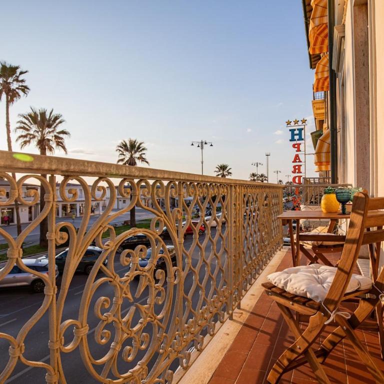 VistaMare, superior stay on Viareggio's Promenade - Appartamento Superior con Balcone - 3