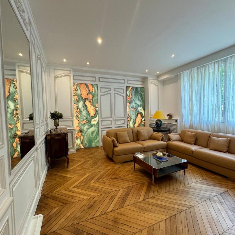 Luxurious 2 bedroom apartment, located in Avenue George V - Appartement 1 Chambre - 4