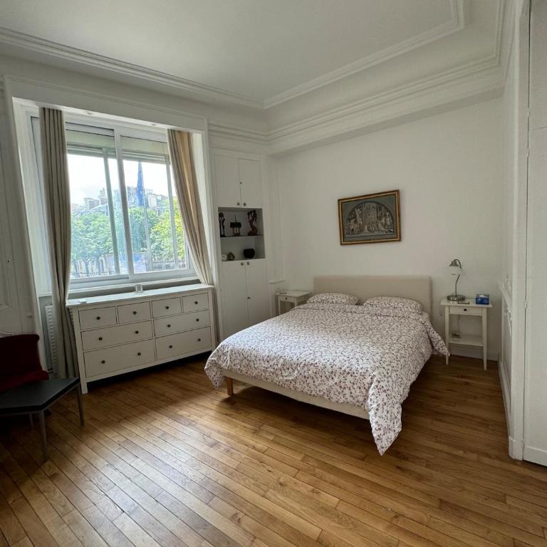 Luxurious 2 bedroom apartment, located in Avenue George V - Appartement 1 Chambre - 10