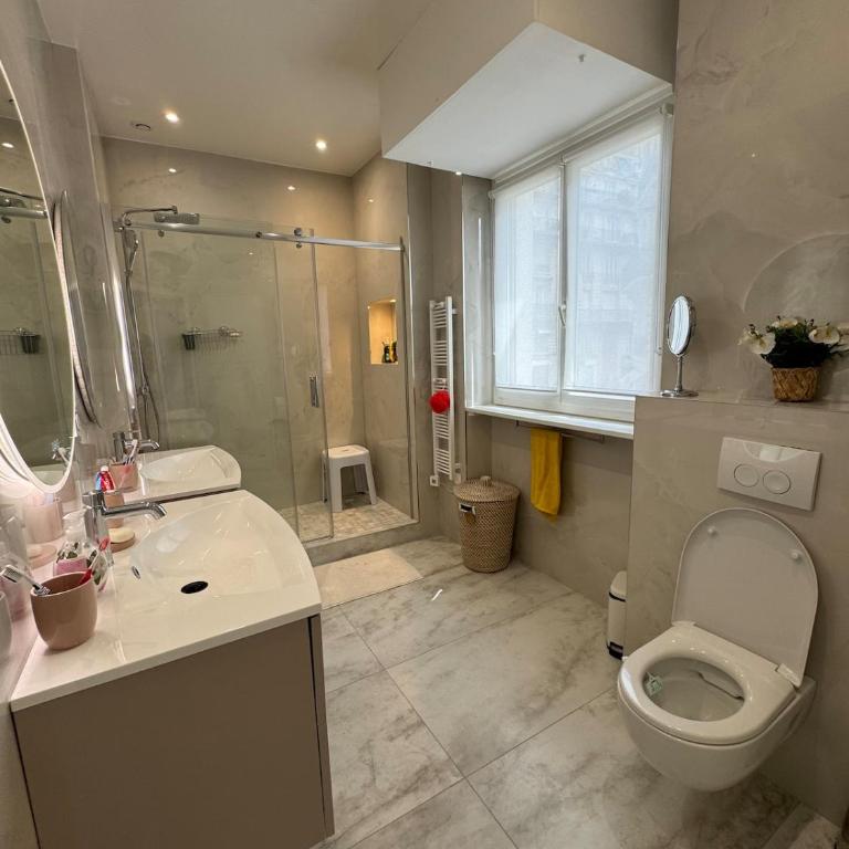 Luxurious 2 bedroom apartment, located in Avenue George V - Appartement 1 Chambre - 17
