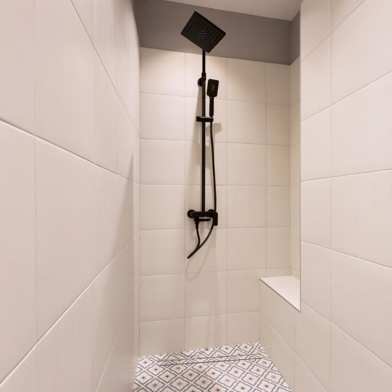High Note Suites - Superior Double Room - 18