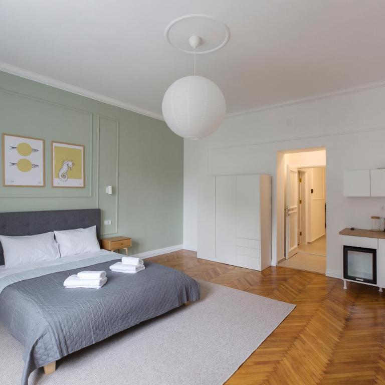 High Note Suites - Deluxe Double Room - 4