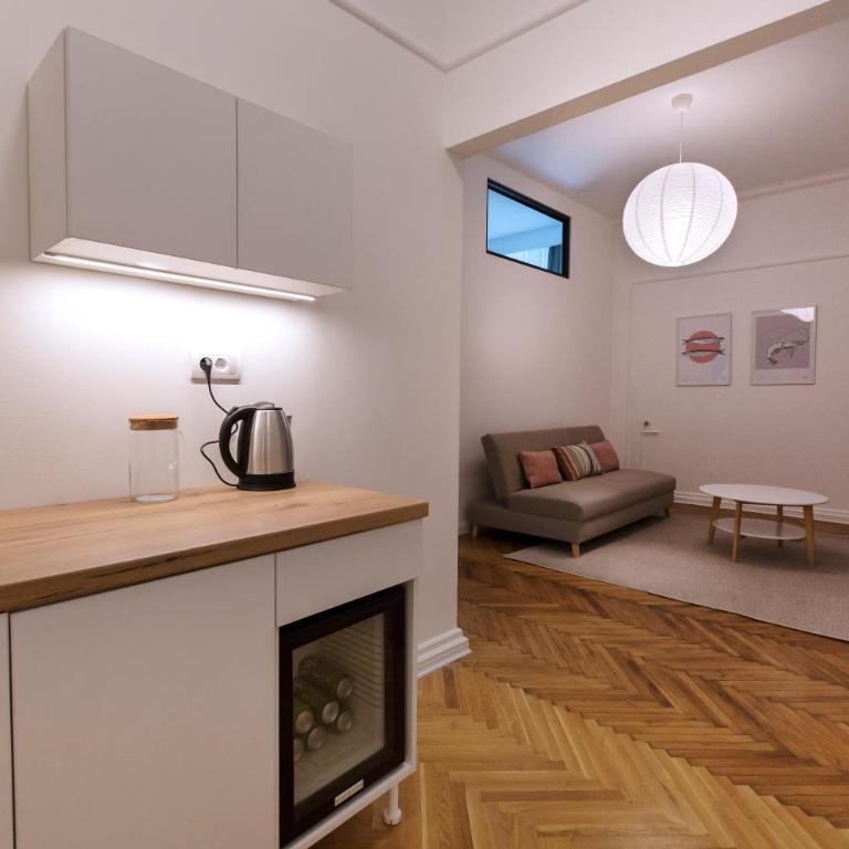 High Note Suites - Deluxe Triple Room - 20