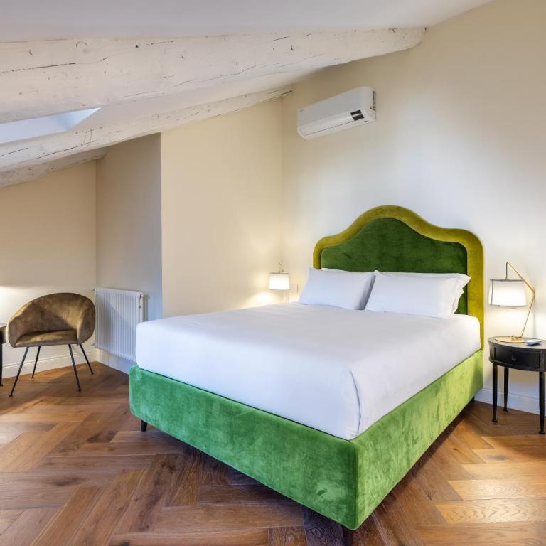 De Sonnaz Suite A - Two-Bedroom Deluxe Apartment with Balcony - 4