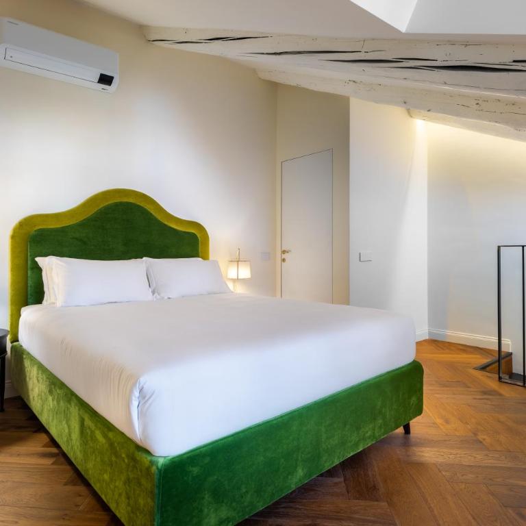 De Sonnaz Suite A - Two-Bedroom Deluxe Apartment with Balcony - 6