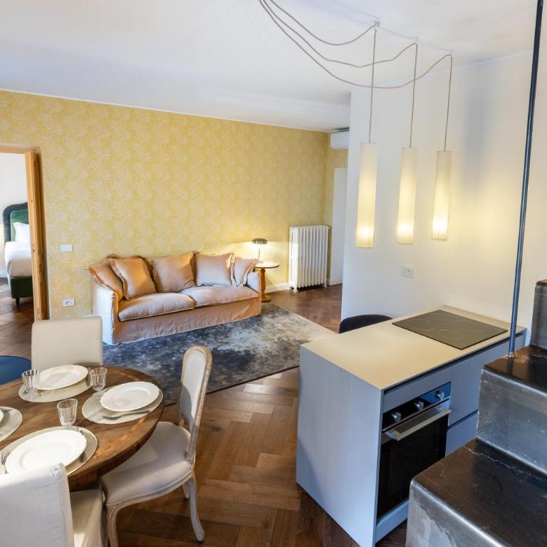 De Sonnaz Suite A - Two-Bedroom Deluxe Apartment with Balcony - 18