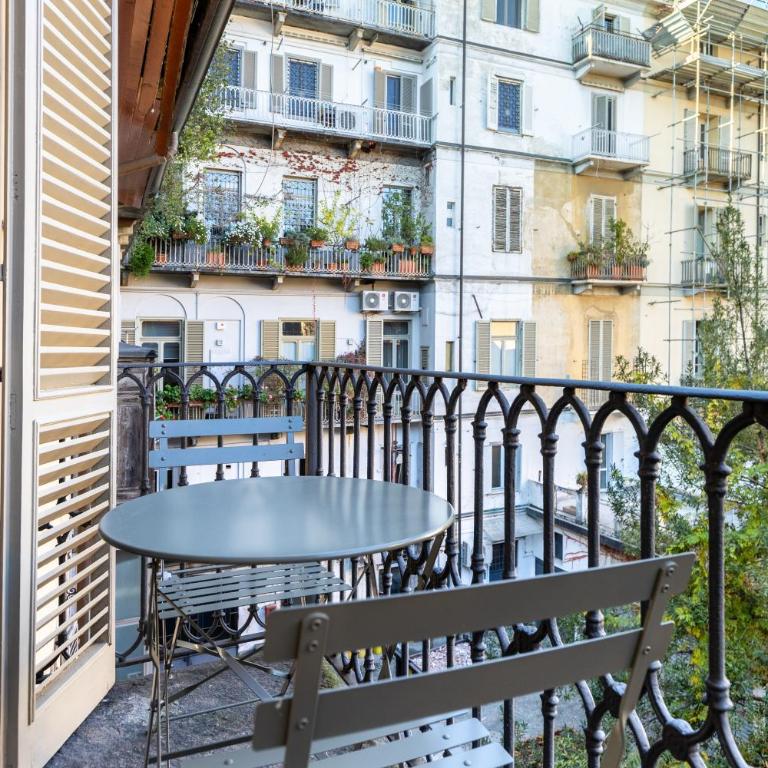 De Sonnaz Suite A - Two-Bedroom Deluxe Apartment with Balcony - 28