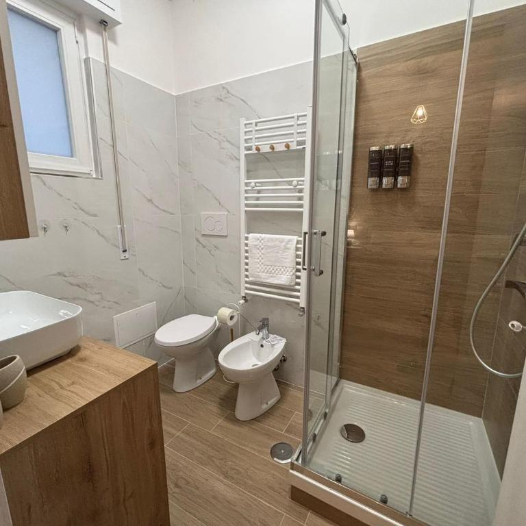Inn Rhome 71 - Camera Tripla con Bagno Privato - 2
