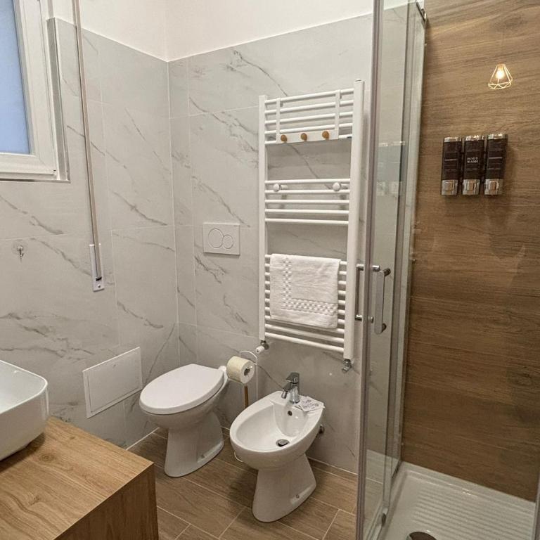 Inn Rhome 71 - Camera Tripla con Bagno Privato - 6