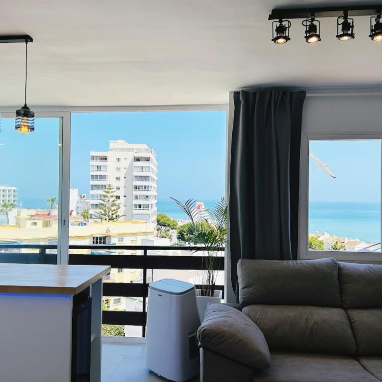 Ocean Breeze Designer Holiday Apartment - One-Bedroom Apartment - 2