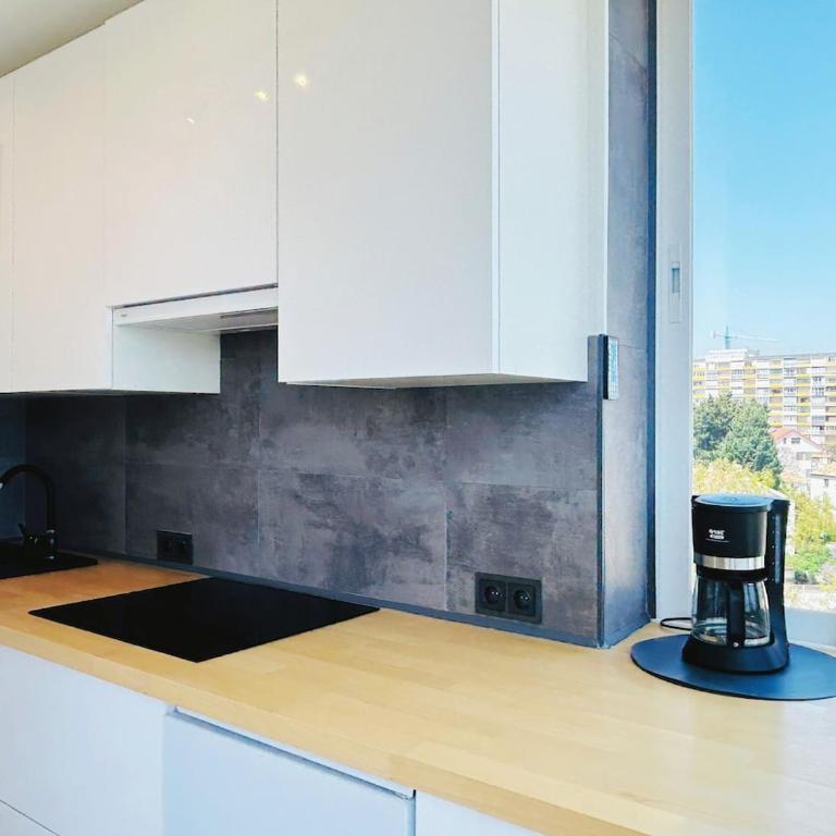 Ocean Breeze Designer Holiday Apartment - One-Bedroom Apartment - 3