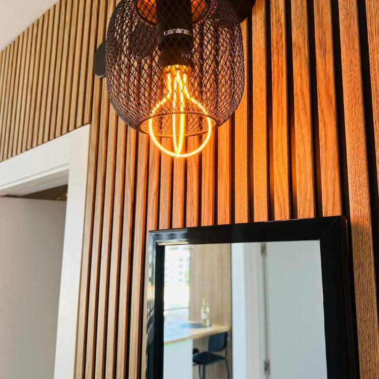 Ocean Breeze Designer Holiday Apartment - One-Bedroom Apartment - 9