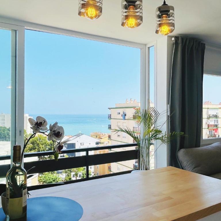 Ocean Breeze Designer Holiday Apartment - One-Bedroom Apartment - 13