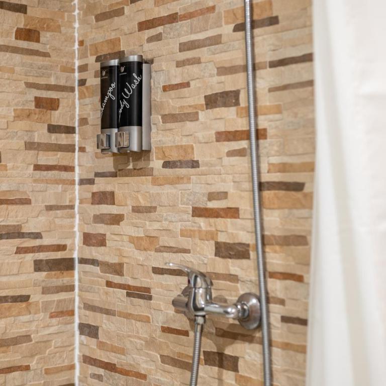 Laramond Barcelona Rooms - Twin Room with Private Bathroom - 7