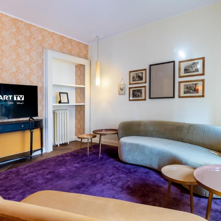 Suite De Sonnaz Elegante B - Two-Bedroom Deluxe Apartment with Balcony - 3