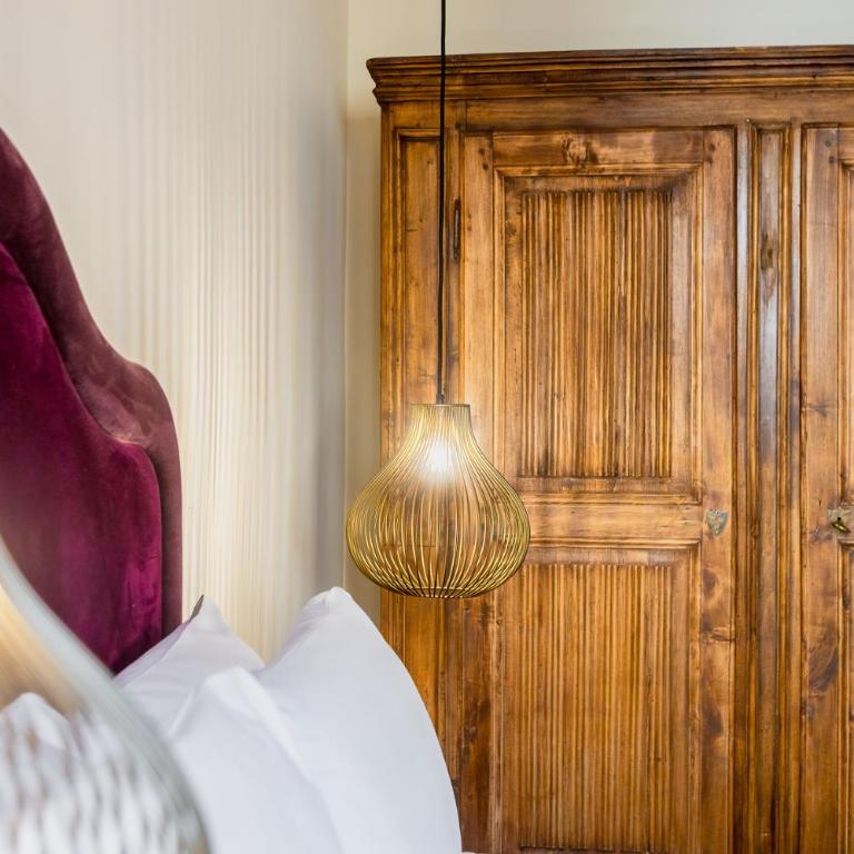 Suite De Sonnaz Elegante B - Two-Bedroom Deluxe Apartment with Balcony - 11