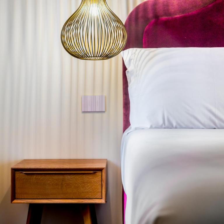 Suite De Sonnaz Elegante B - Two-Bedroom Deluxe Apartment with Balcony - 14